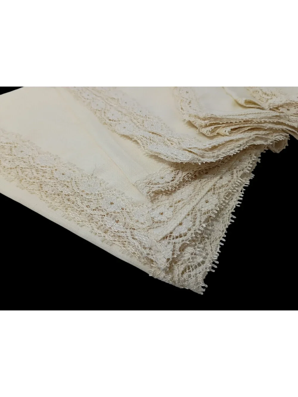 4 Vintage Cloth Napkins Square Lace Edge 1970s Romantic Tea Party